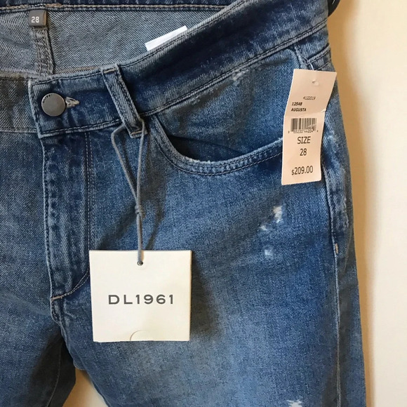 NWT DL1961 Riley Tapered Jeans, size 28 - Picture 8 of 16